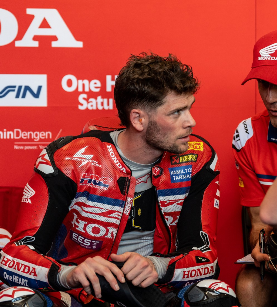 Dixon undergoes wrist surgery after crash