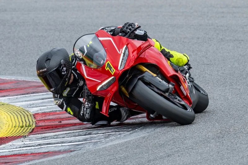 Ryde Tops Oulton Park Test on New Ducati Ahead of BSB 2026 Opener