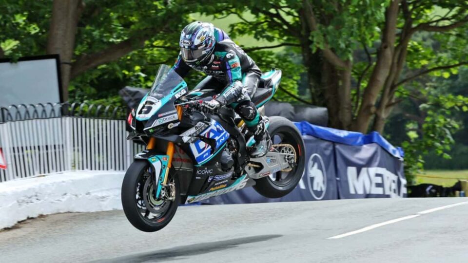 Dunlop Picks Honda Over Ducati for TT 2026 Superbike Races