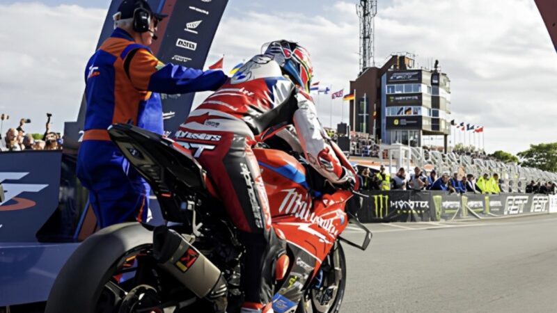 Red Flag at Ramsey: Racing suspended following serious incident at Parliament Square